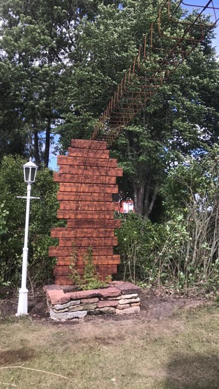 Bauernhof Aeventyrsgardens Vandrarhem, Kinnekulle Källby